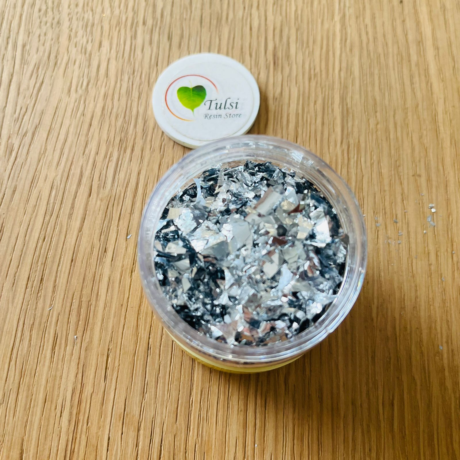 Glittering Flakes