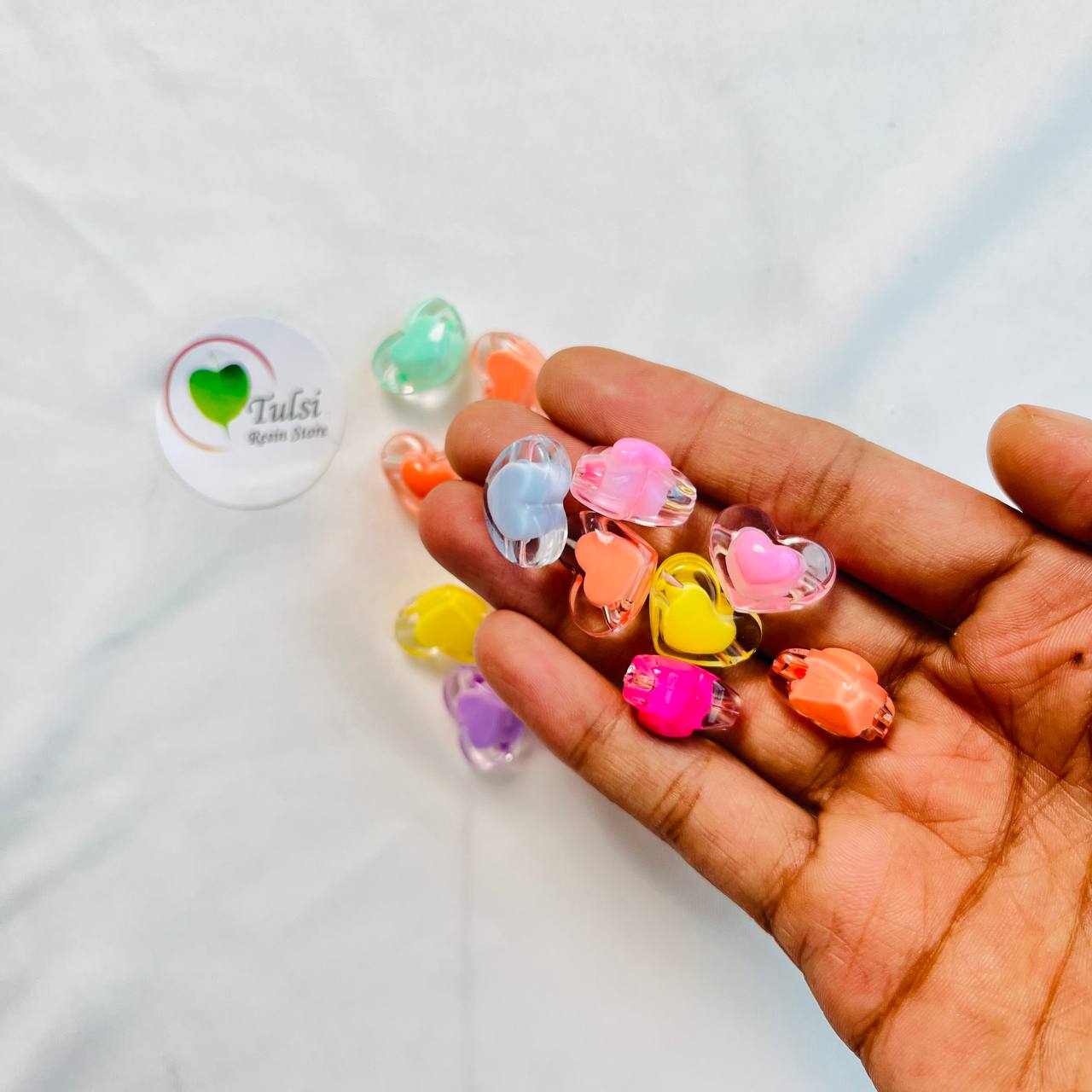 خرزات قلب ملونة (10 قطع)