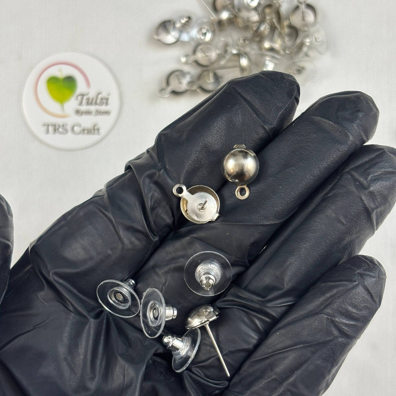 Push back hook with loop (A) Silver tulsiresin