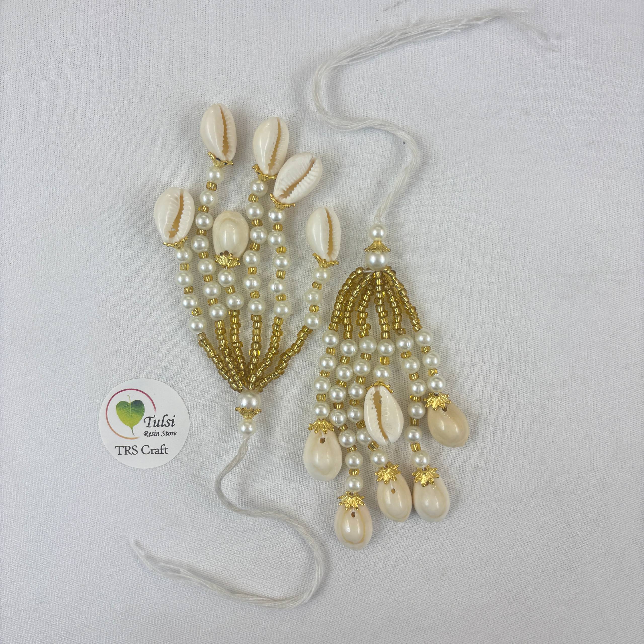 Rakhi Hanging (R)
