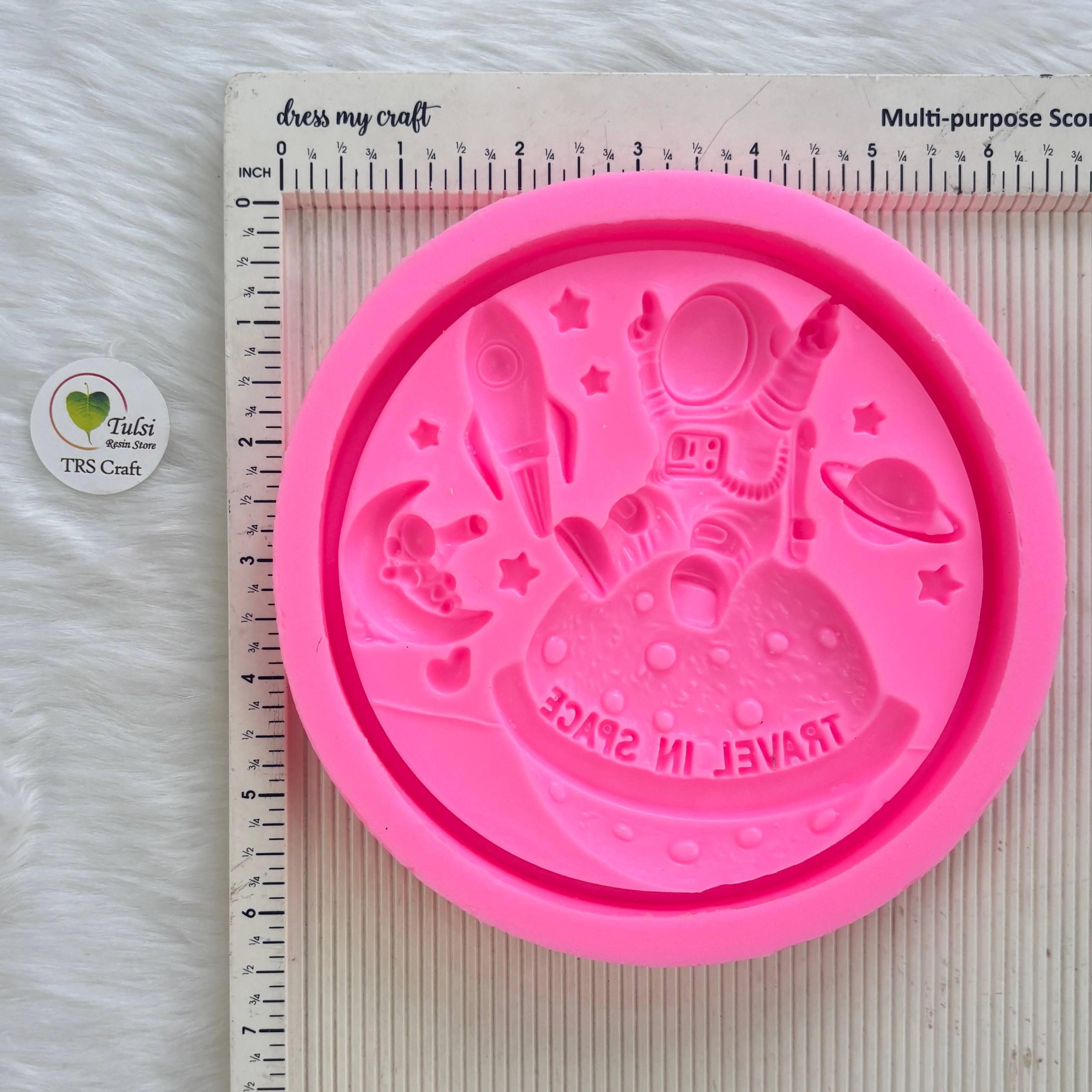 Round Plaque Mould (C) - Astronaut (Space)