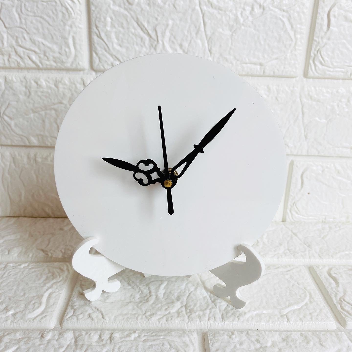 6" White Table Clock Set