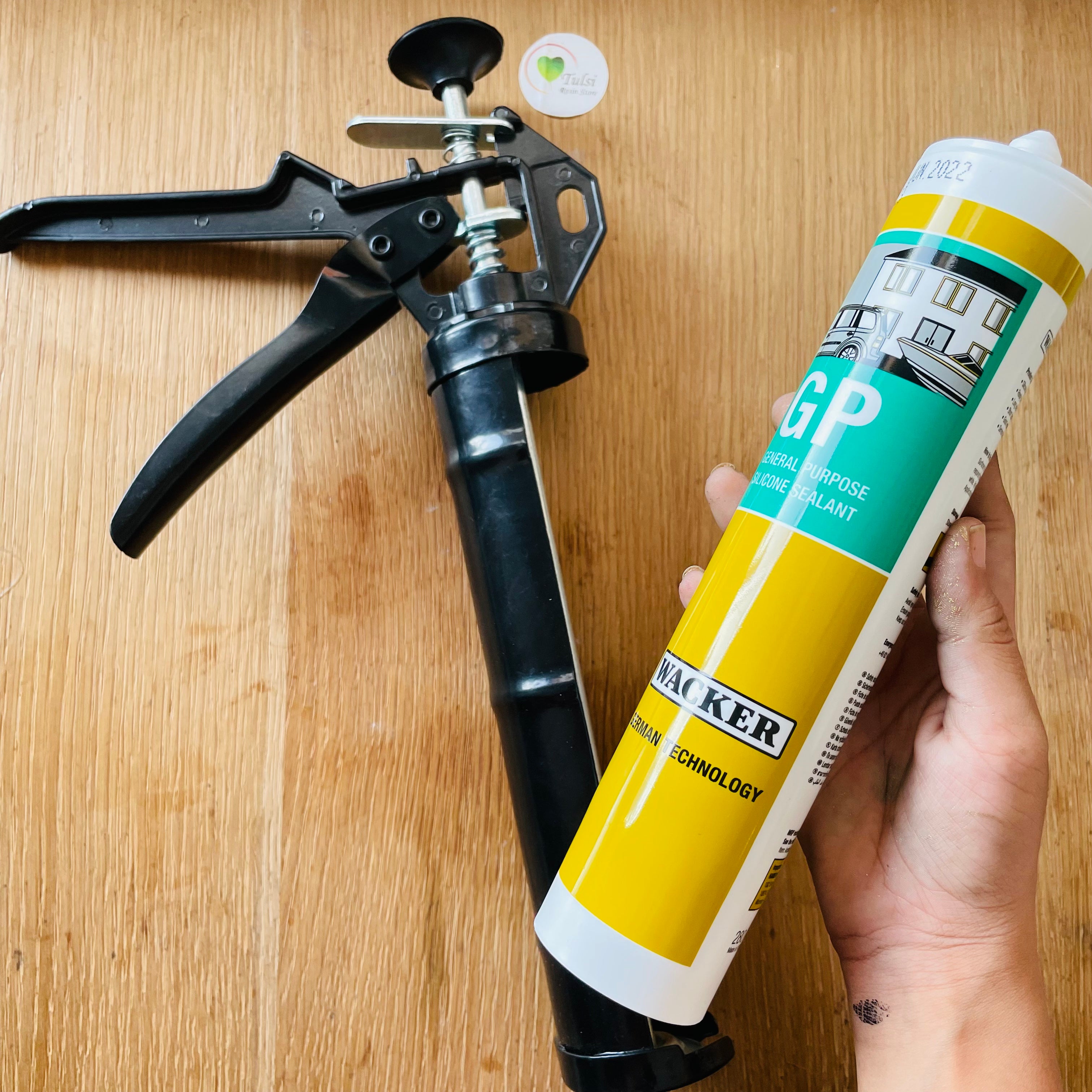 Applicator Gun + Silicone Sealant