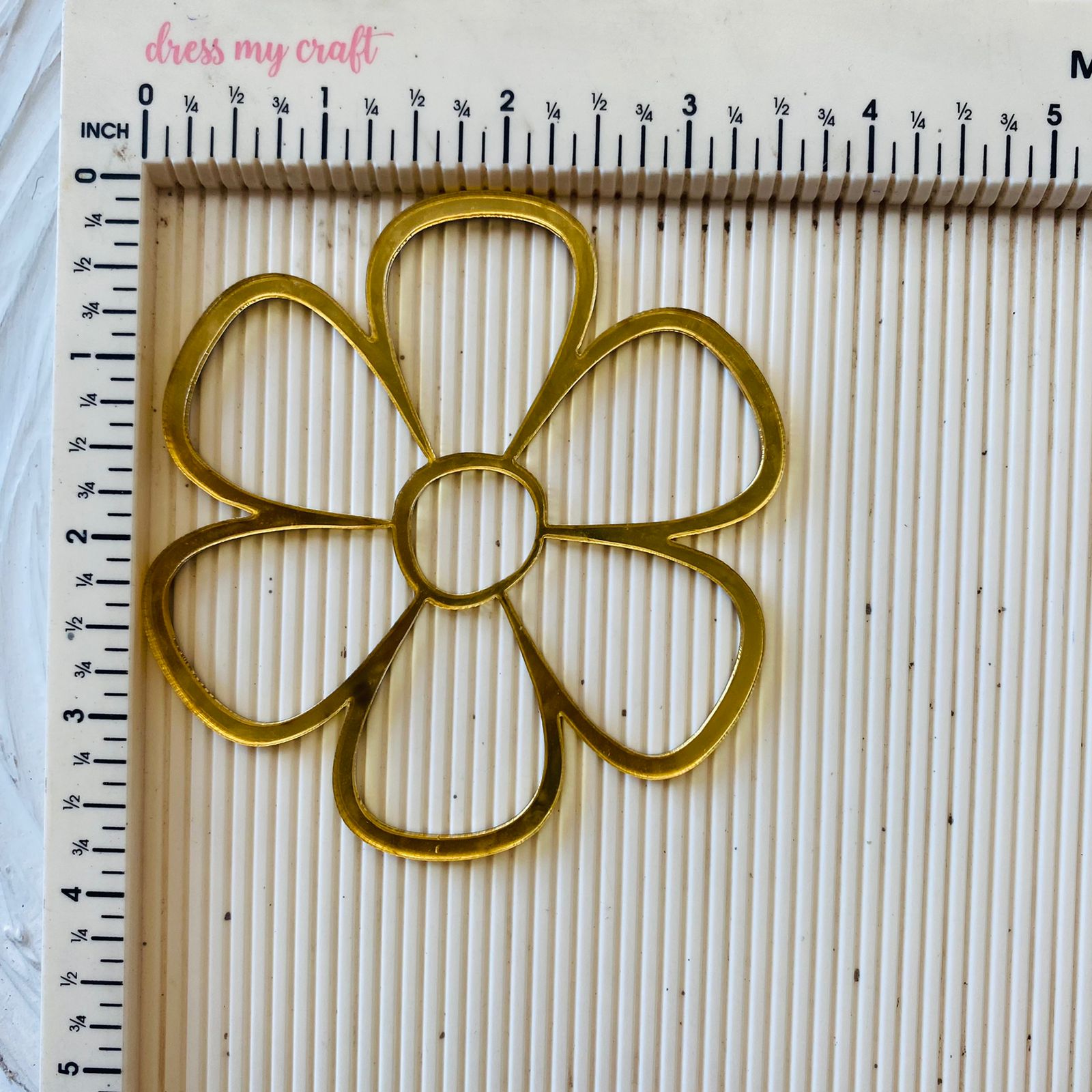 Acrylic Daisy Flower Cutout